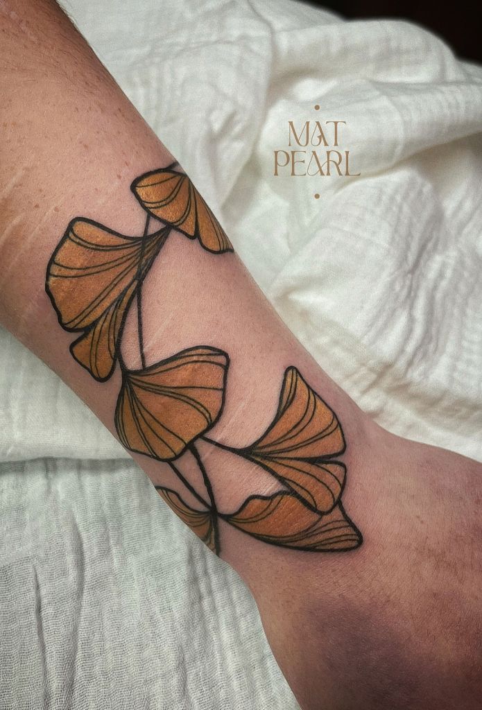 Tatouage Mat Pearl ginkgo doré